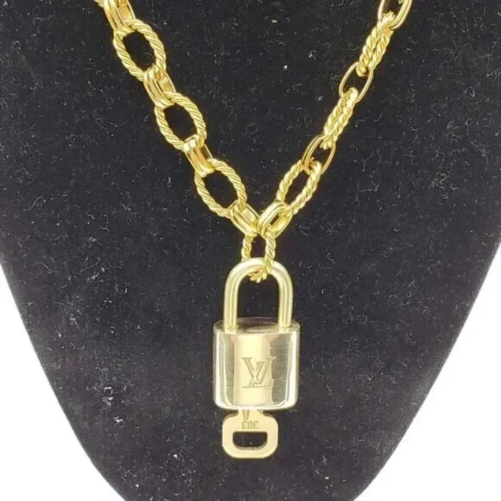 Authentic Louis Vuitton Lock & Key with Gold Plated Gold Chain Necklace 013126